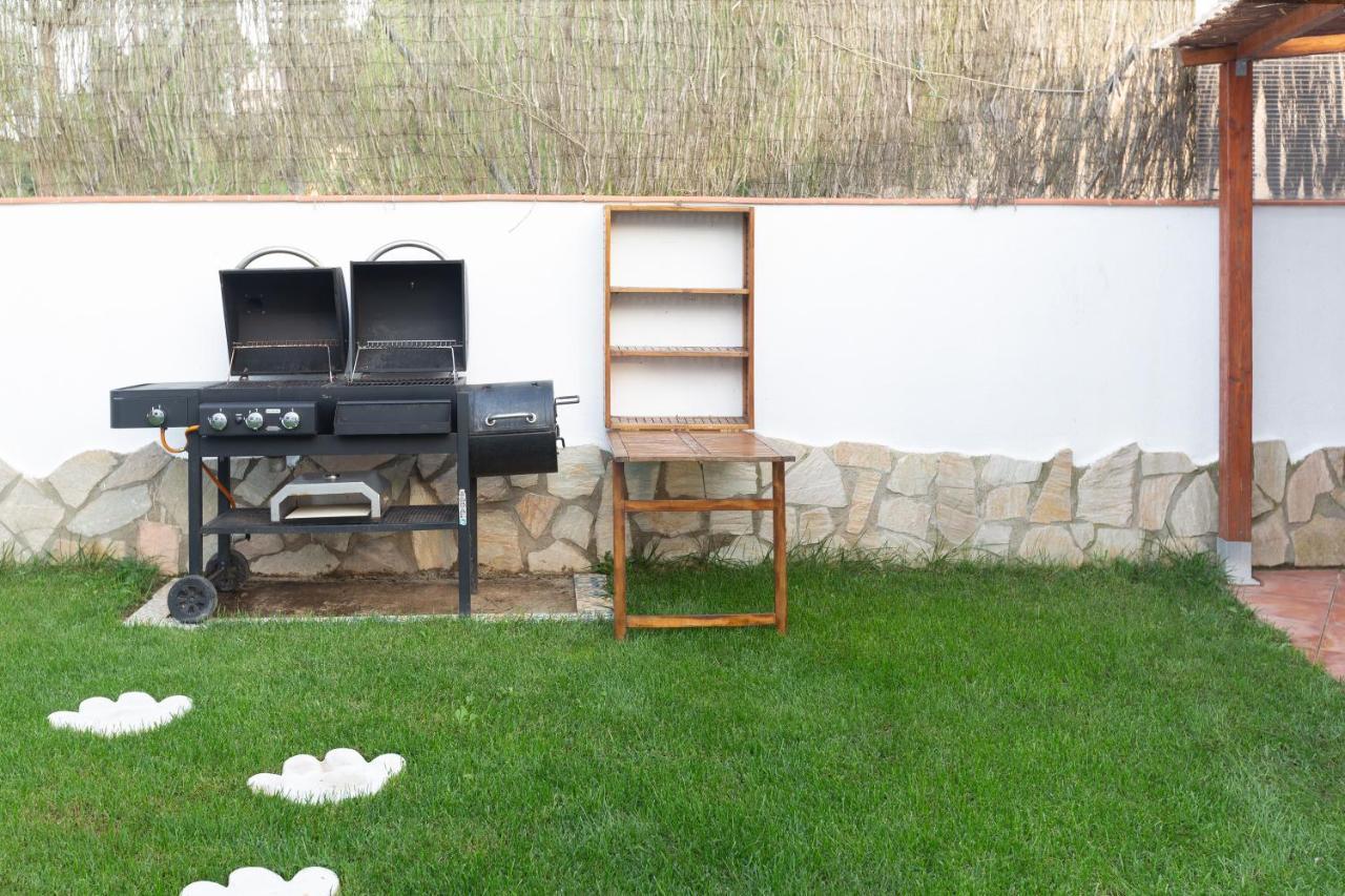 Detached Villa For 6 People In Lloret De Mar With Comunal Outdoor Swimming Pool Puigventos Extérieur photo